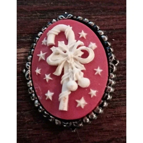 Vintage Cameo Brooch Christmas Candy Cane Pin Pendant Jewelry Holiday Festive - Picture 1 of 6